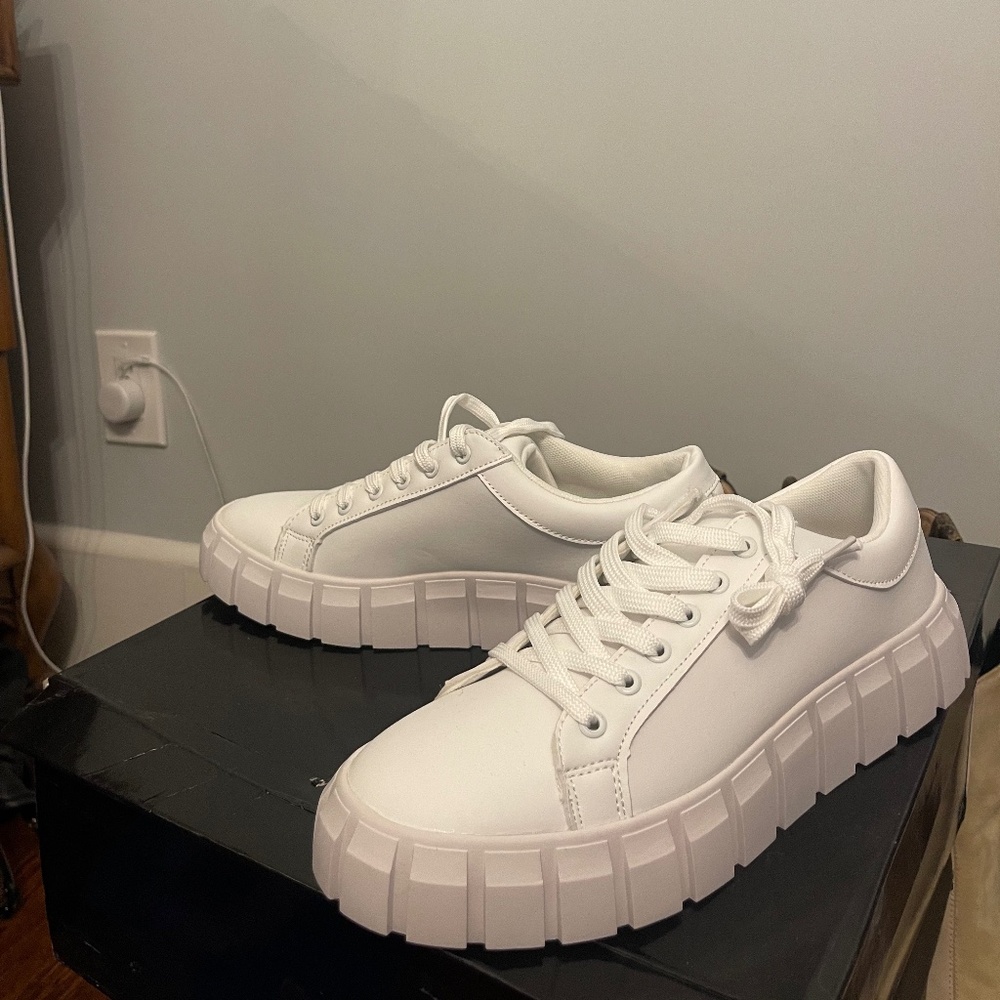 Faux Leather Chunky Cleat Sole Lace Up Sneaker